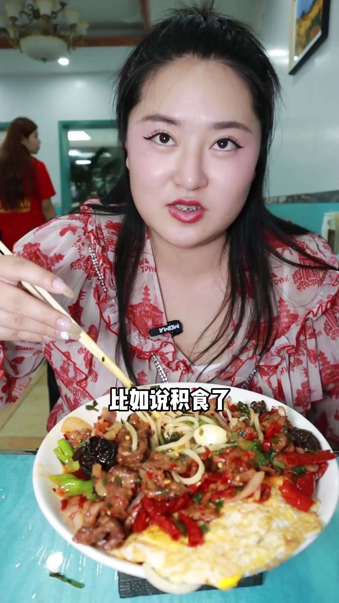 新疆拌面的隐藏吃法，腌制几个月的咸韭菜拌均匀，开吃！