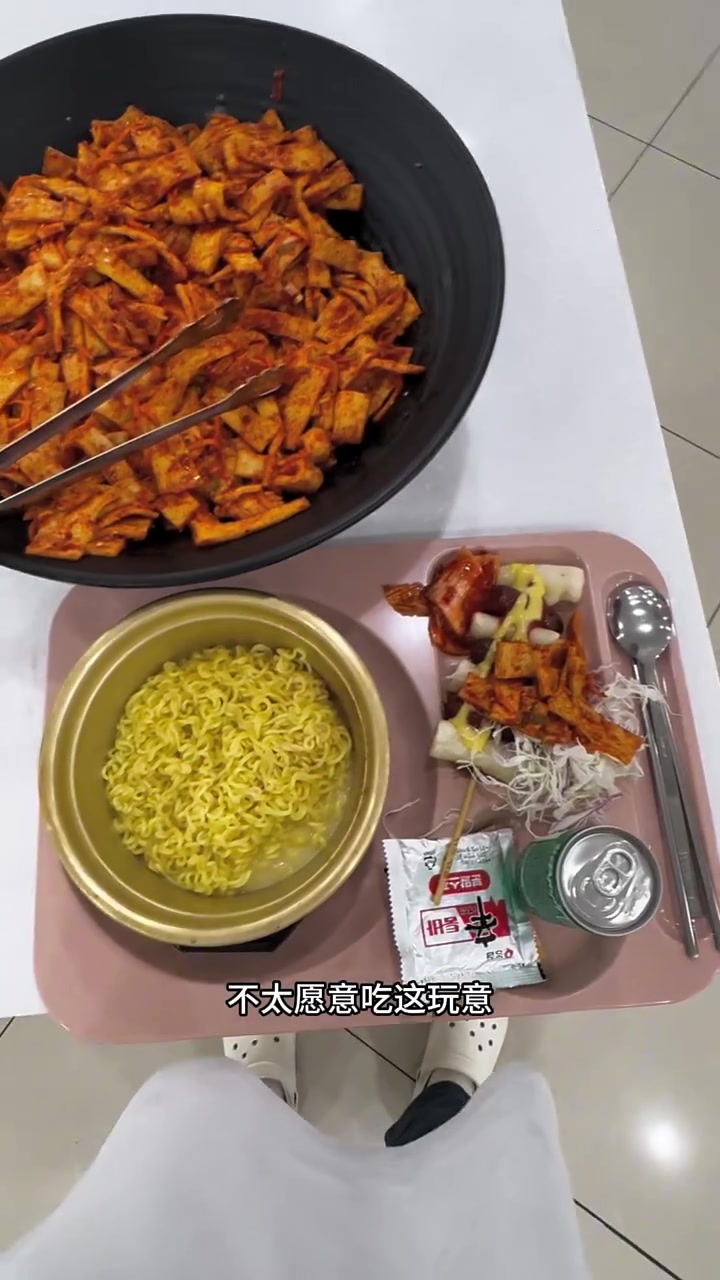 韩国大学食堂煮泡面