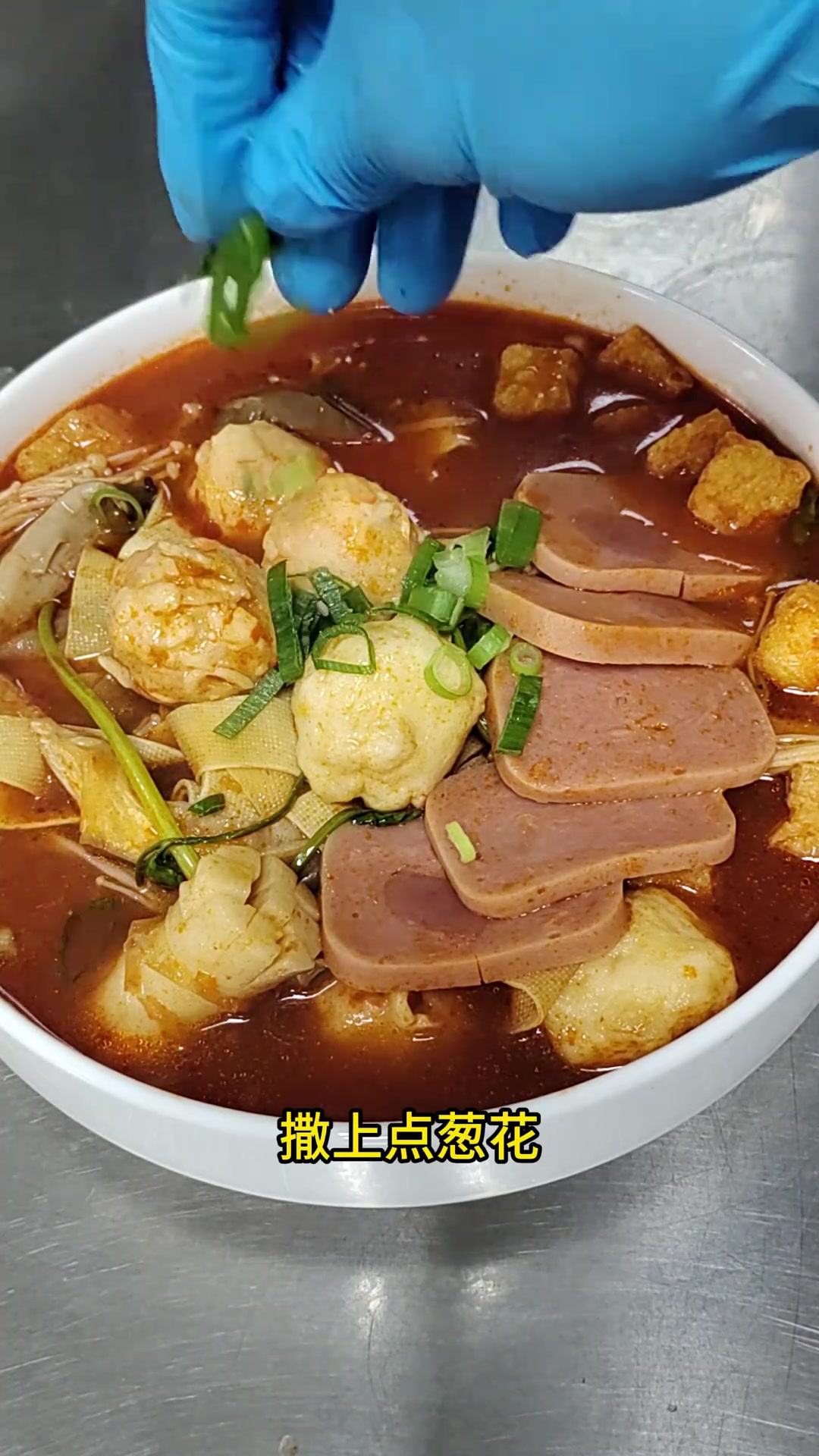 两个番茄一碗汤，汤鲜浓郁滋味香！好一碗真香番茄麻辣烫！一起学起来！