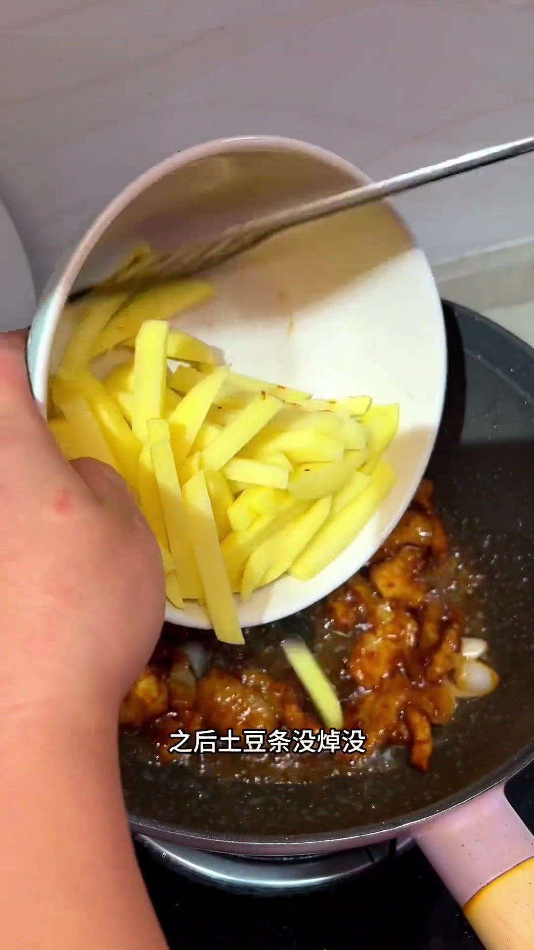 下饭菜之榜首“芹菜土豆条”，他俩一结合真的就是天仙配