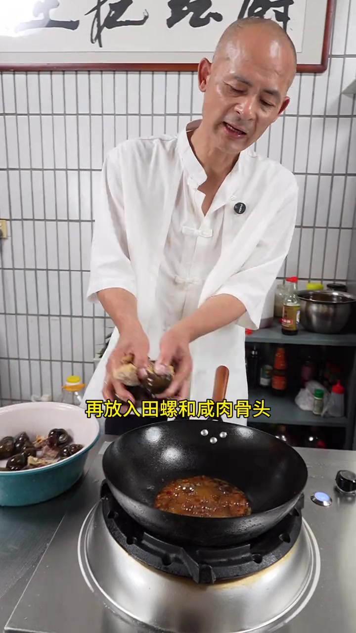 安吉田螺煲,以前我们安吉每家饭店都有这道菜,味道还可以的,不知道现在还有没有?