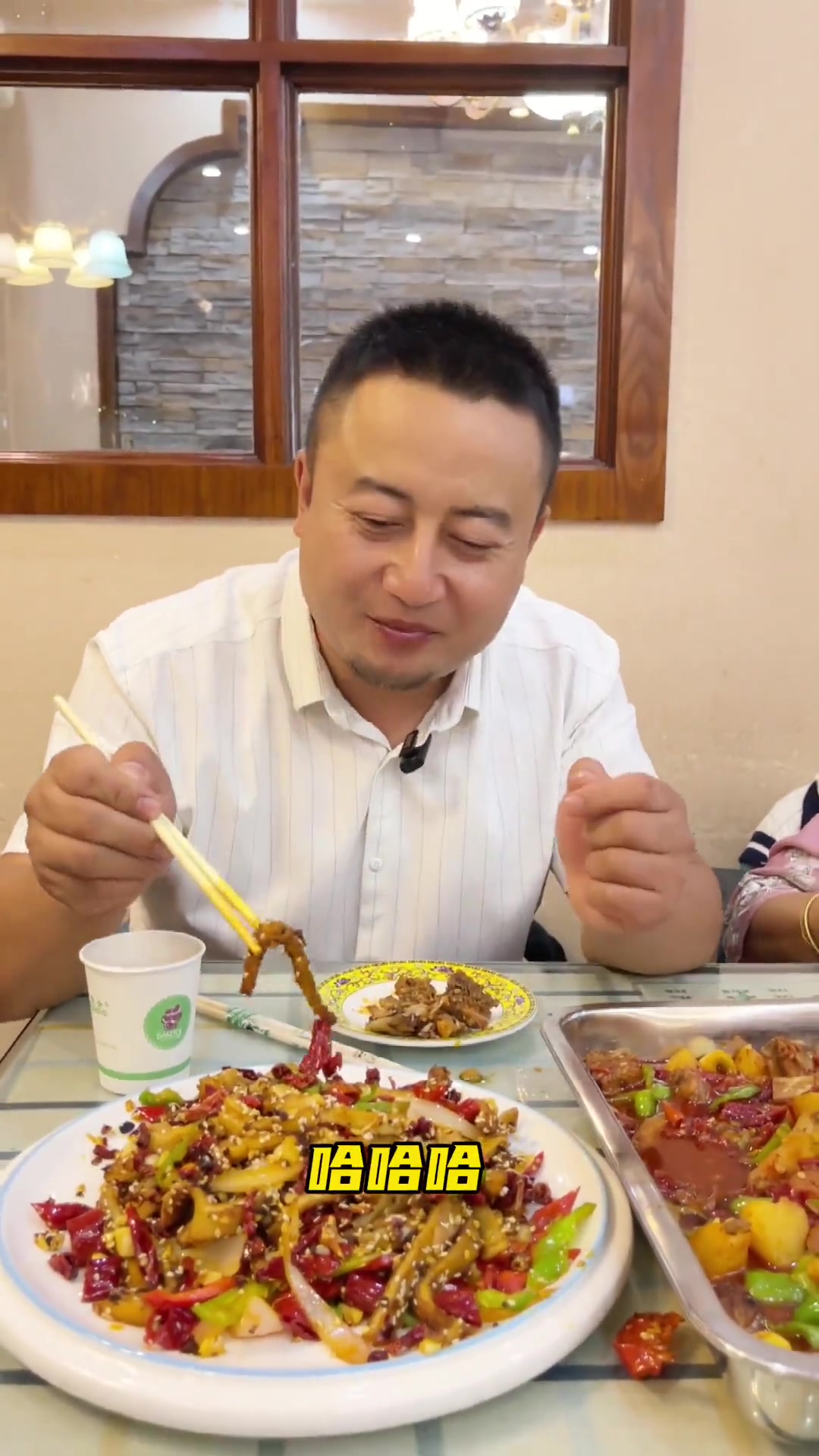 这家大盘鸡盘子太大了盘不动,味道是那个