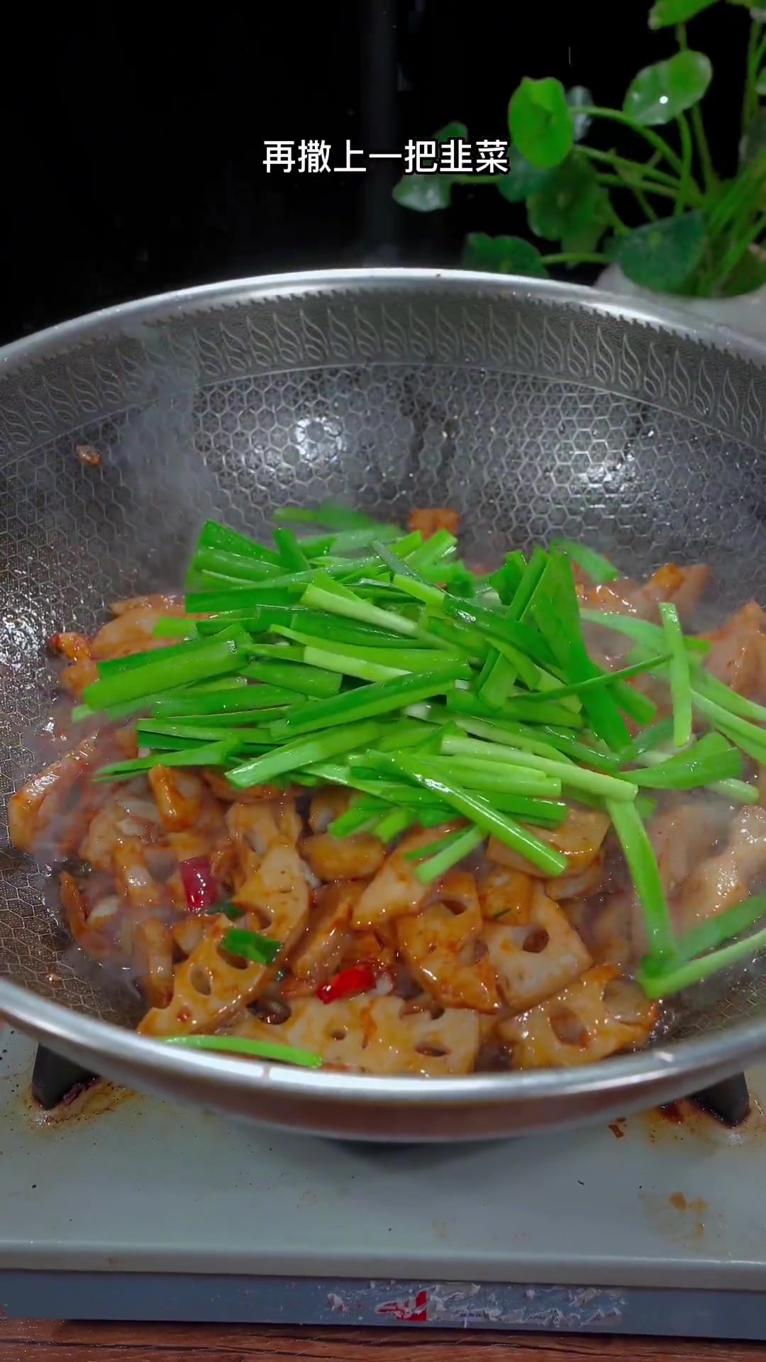 学会这样做莲藕炒肉,脆嫩爽口超下饭!