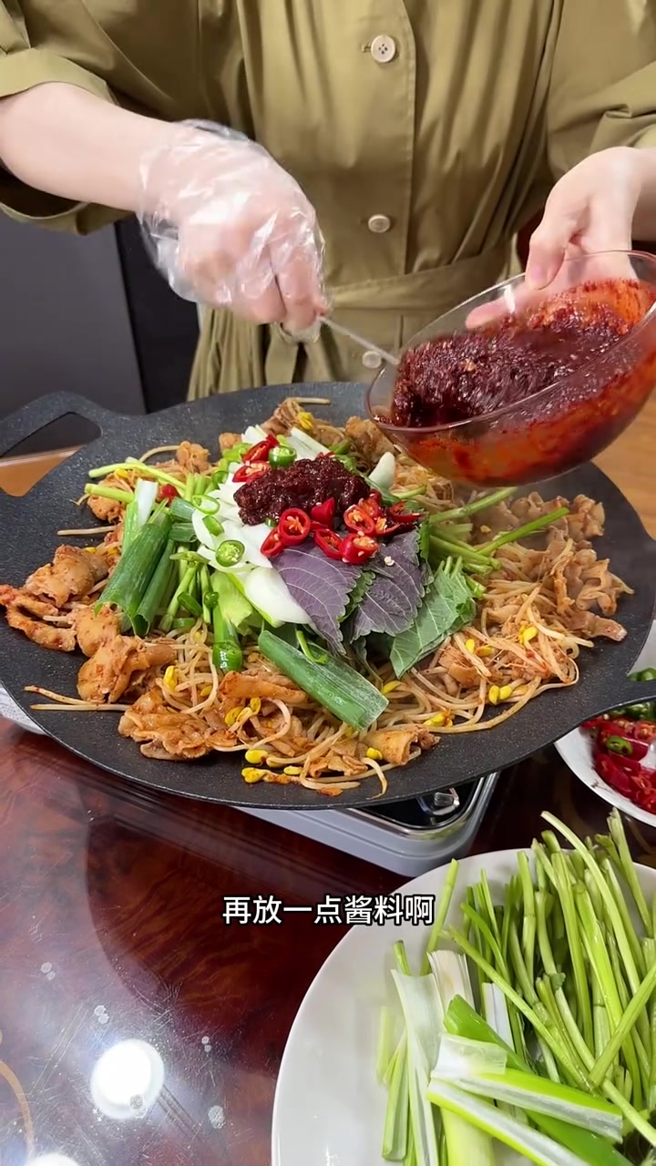 韩国超火黄豆芽烤肉锅！年轻人聚餐必点，在家做更好吃！