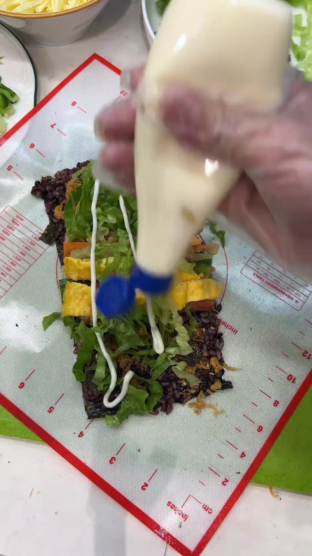 孩子想吃寿司饭团?在家就能做,干净卫生又美味!