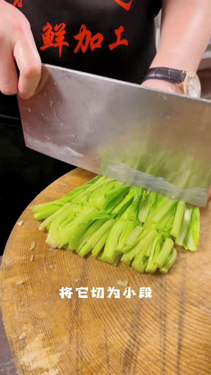 虾菇芥菜汤清爽鲜甜不油腻,汤汁鲜美无比