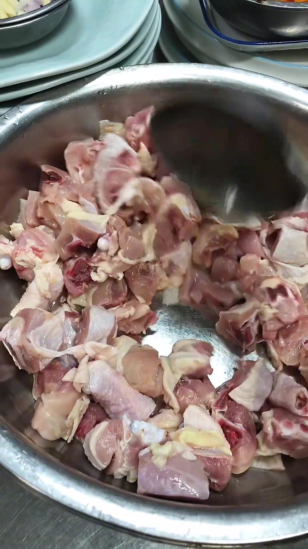 老乡们！今天教你做超香的香菇蒸花鸡！