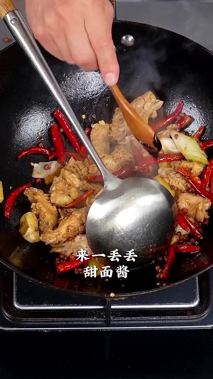追剧伴侣香辣鸡脖，在家也能自己做，简单又好吃