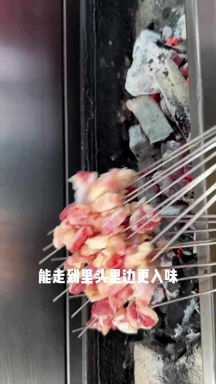 东北烧烤牛板鸡霸王边,生烤一绝看刀功!