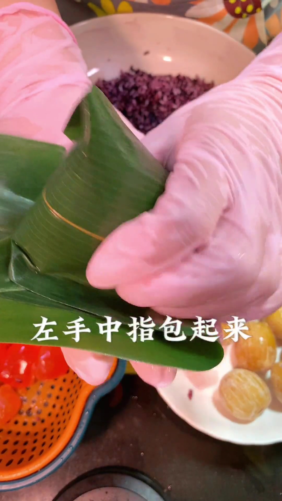 黑糯米粽大家吃过吗?不放糖的甜粽,清甜咸香,回味无穷!今天分享给大家