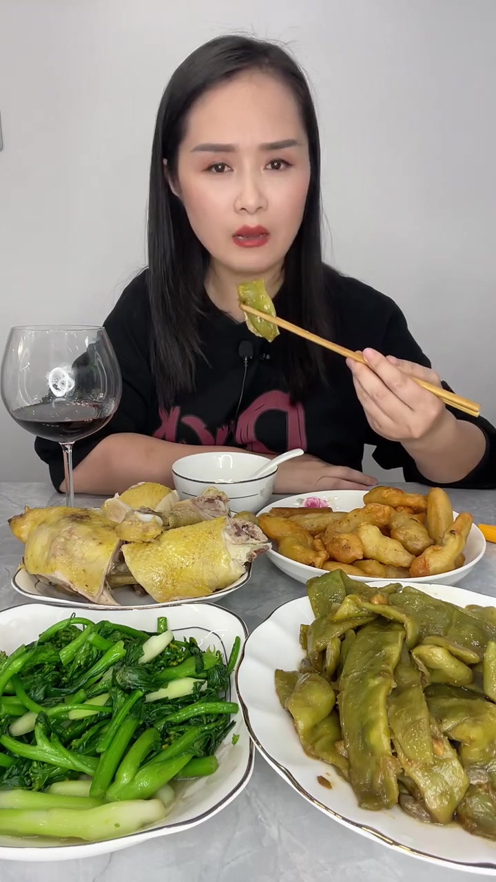 分享日常饭菜，展现真实生活态度与饮食习惯
