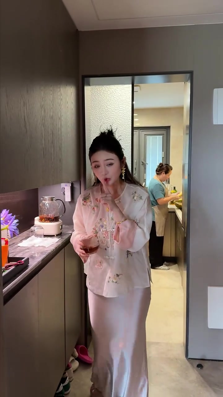 保姆余阿姨制作榴莲下午茶,发现味道异常,真实生活记录