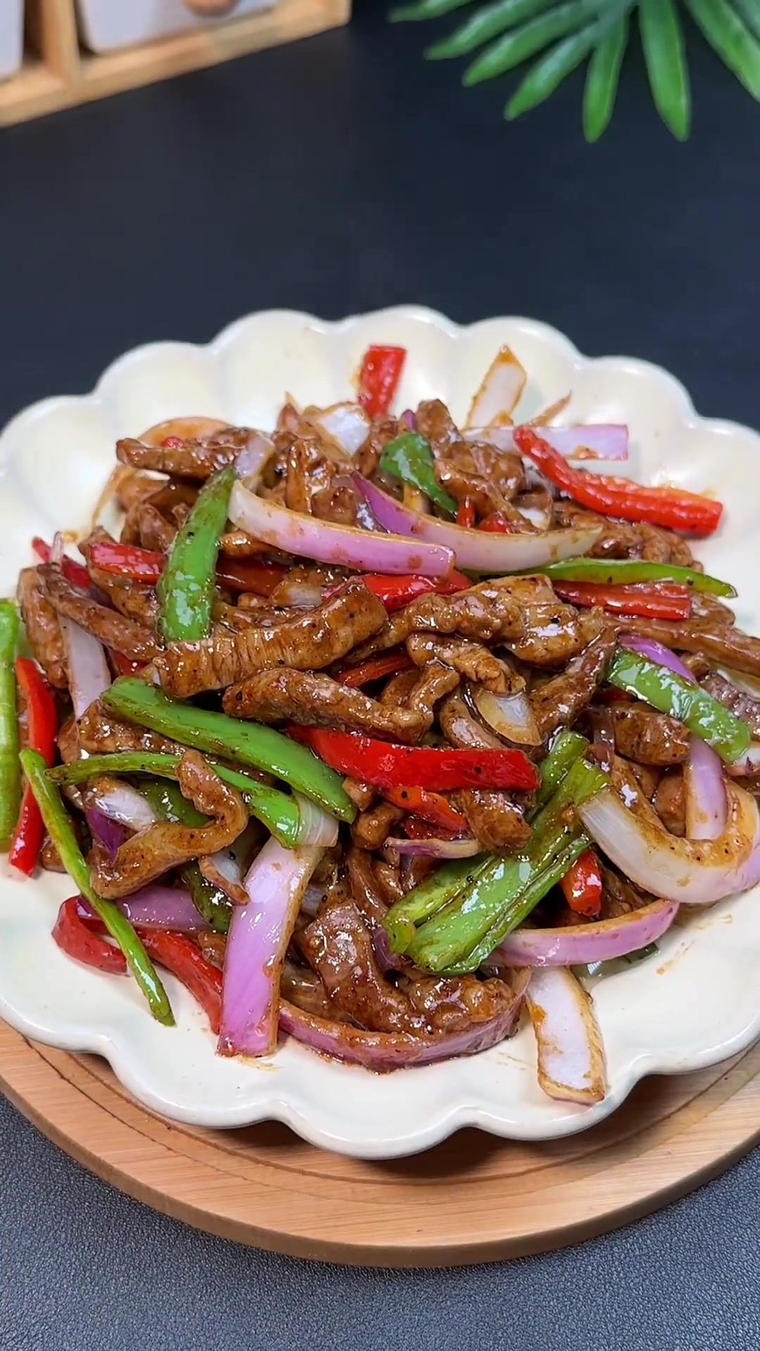 家有小朋友可做黑椒炒牛柳，孩子能炫3大碗米饭