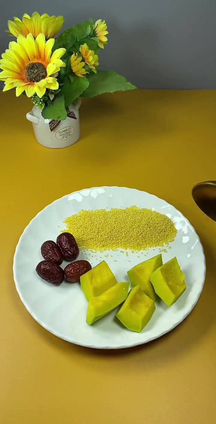 小米养生粥做法,多款搭配加水熬煮,二十分钟搞定!