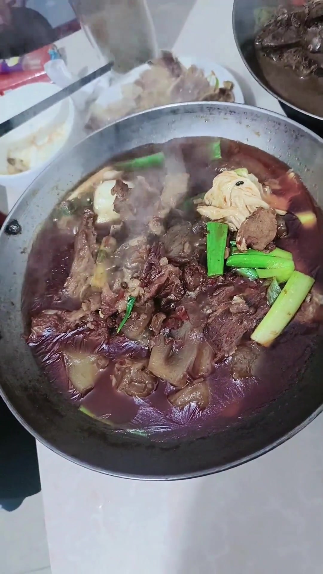 外甥来上海,准备马虾炖鸡蛋等招待,交流趣事多