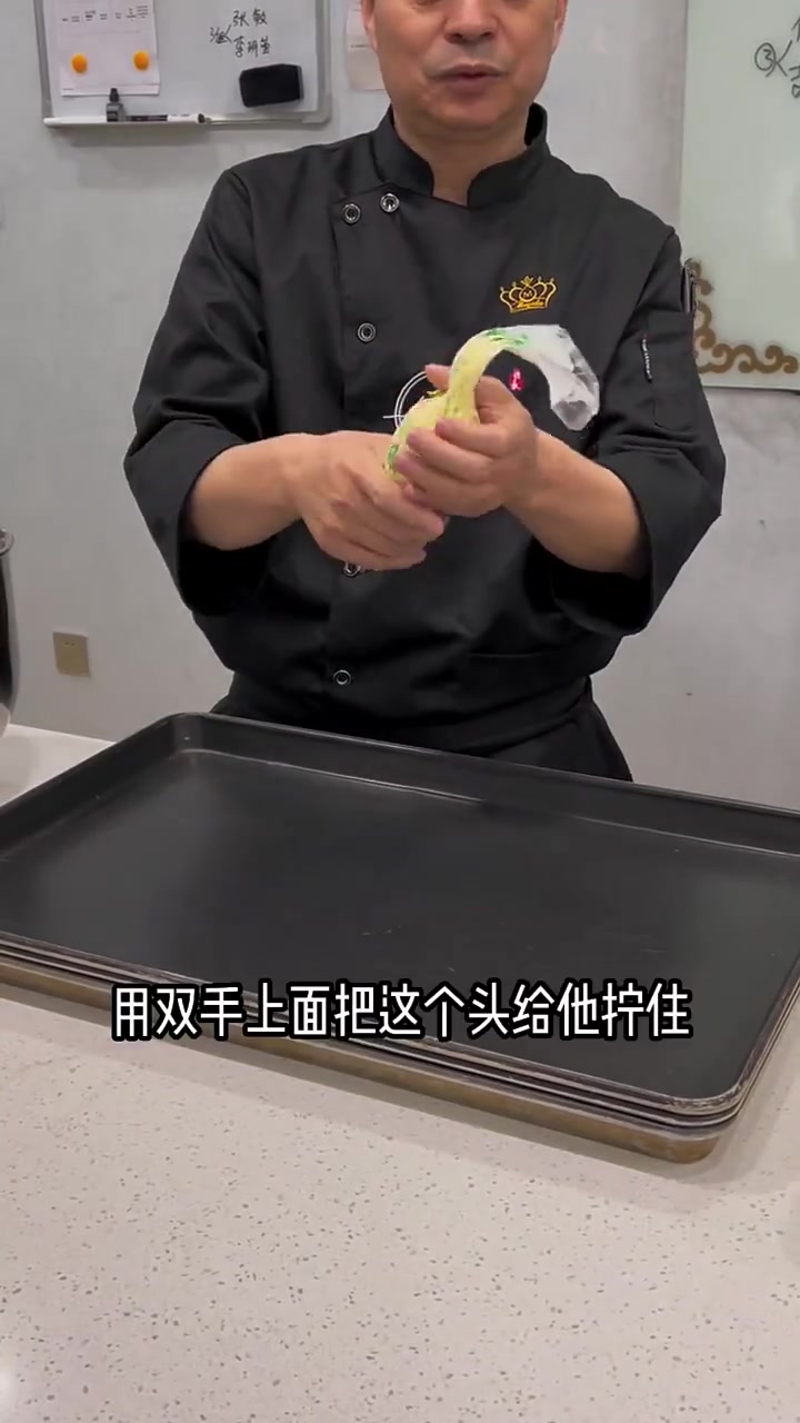 挤曲奇用这个手法顺滑流畅不费手,大家快学起来