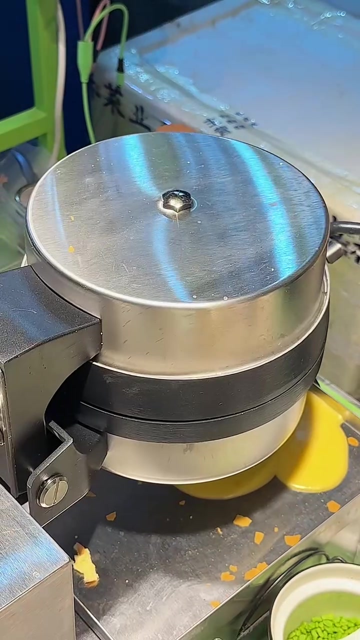 街头现烤华夫饼,15一个还可以四拼,奶油给得巨多!