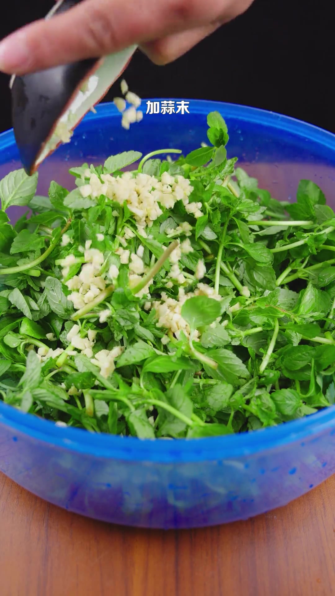 凉拌香香菜虽简单,却是一道很下饭的小菜
