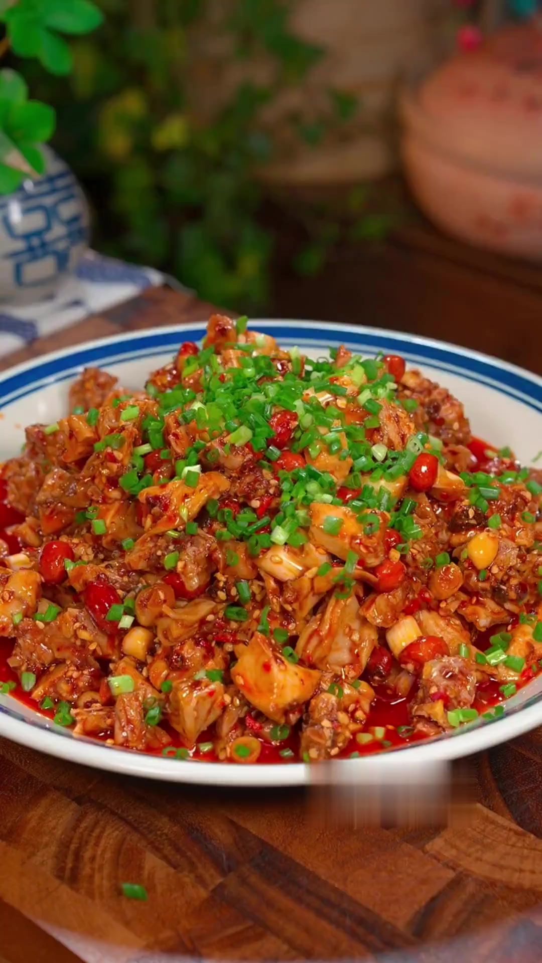 四川兔子做法多，红油兔丁超解馋，好多人爱吃