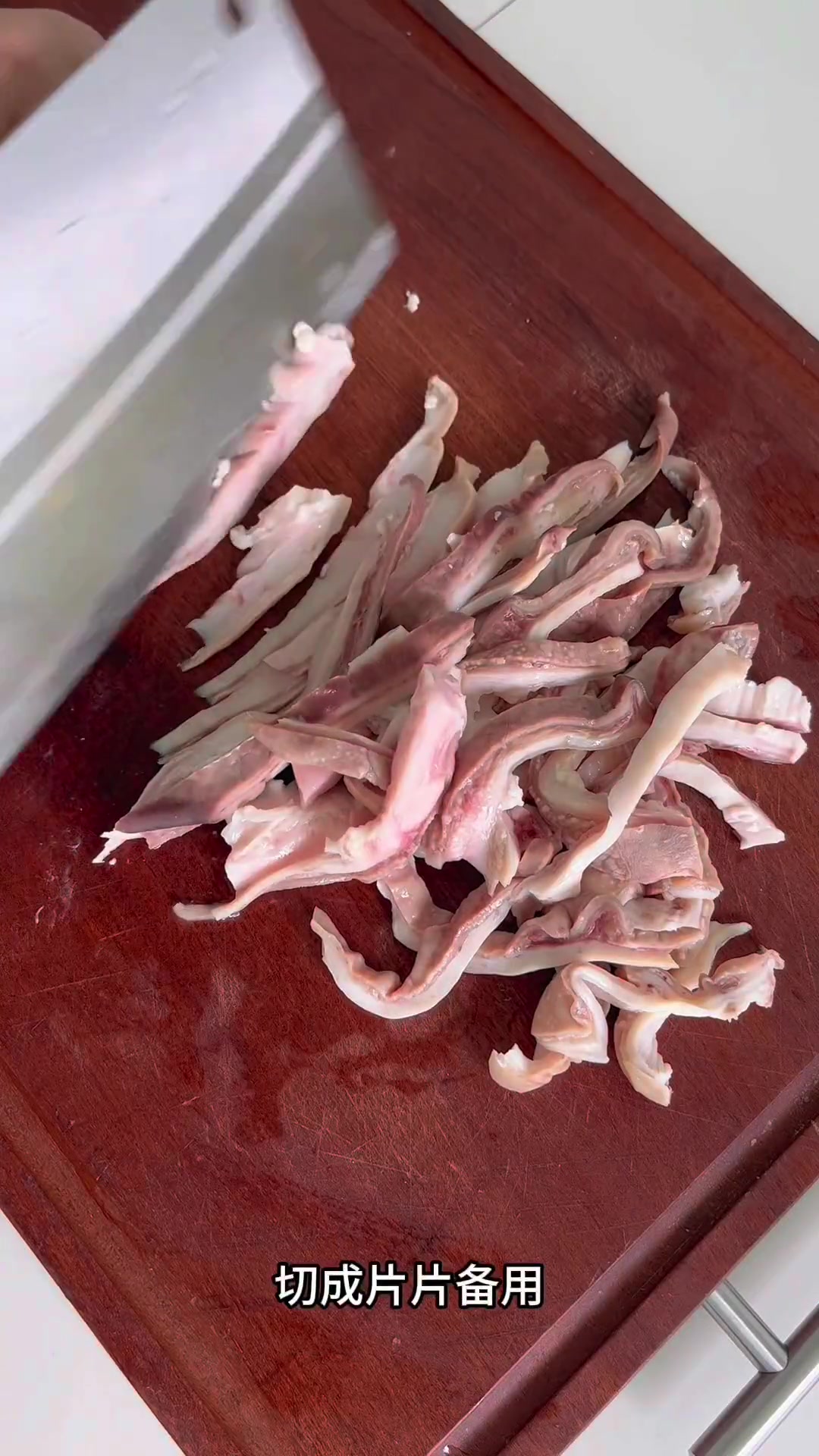 十堰郧西特色猪肚豌豆瓣汤，汤汁浓郁香甜