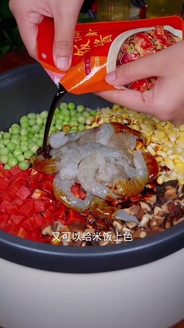 下班回家,用电饭煲5分钟搞定超好吃的煲仔饭!