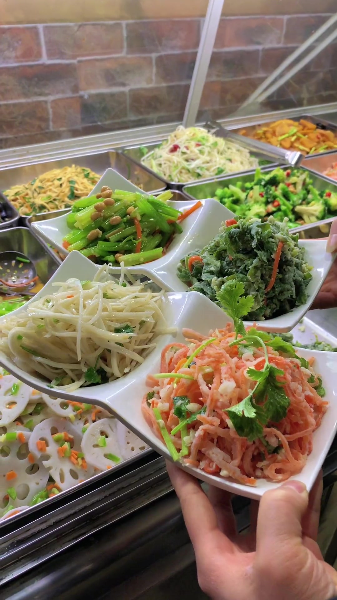 河南凉菜魅力：芹菜萝卜双拼，有食材皆可拌！