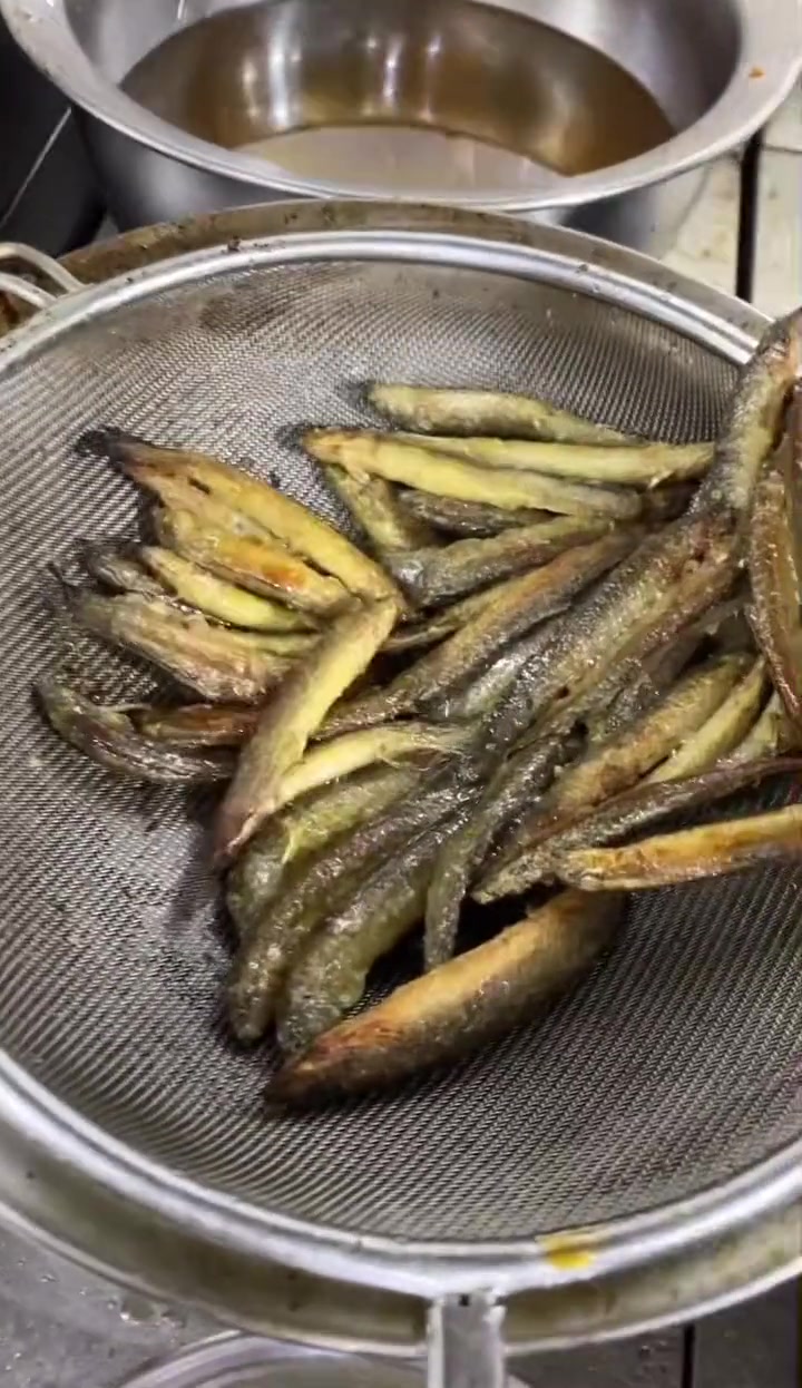 一分半钟学会这道菜:紫苏鳅鱼,桂北和湖南的做法,味道鲜香浓郁,是一道下酒好菜