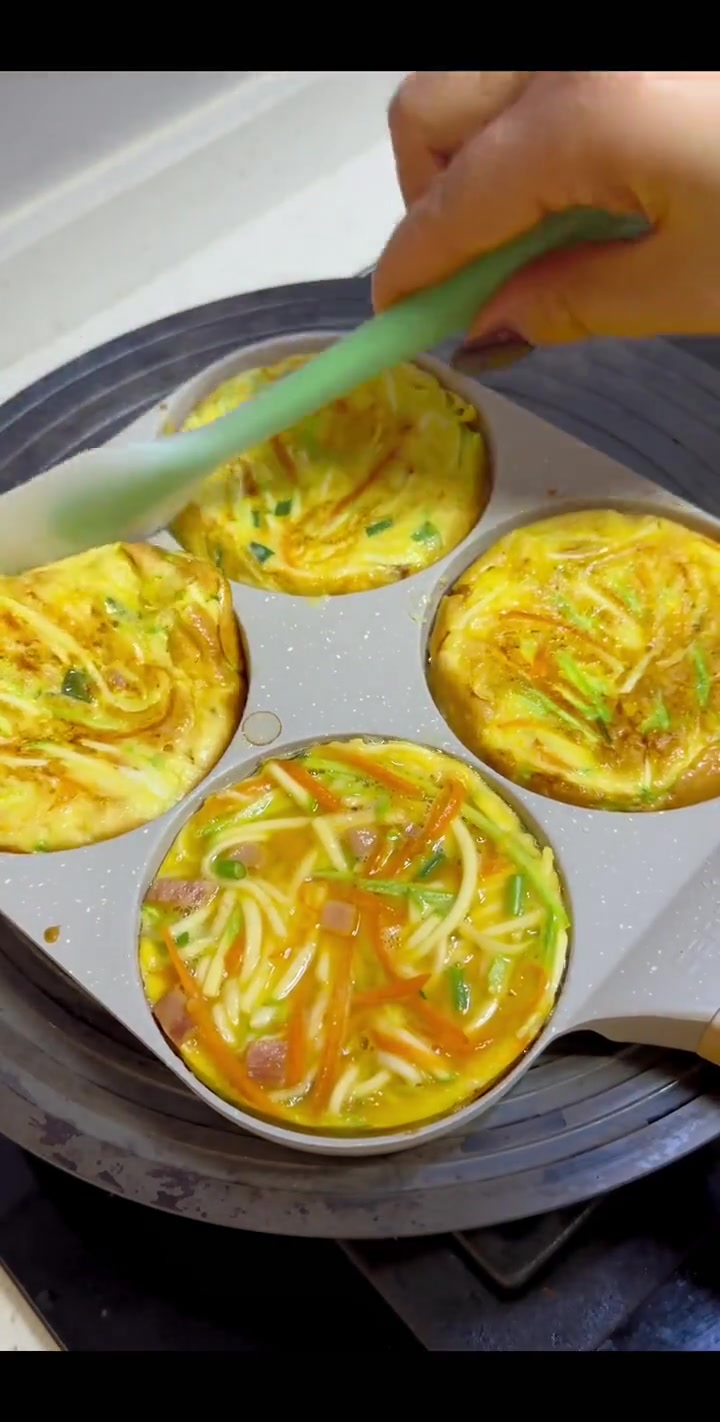 家有宝宝不爱吃蔬菜我都做成这个小饼,一口可以吃5种营养,简单又营养好吃,再配上又是能量满满