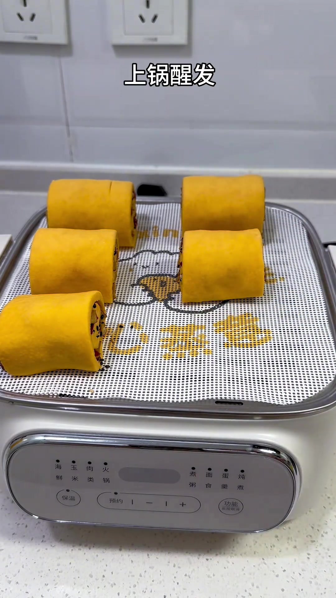 都说山珍海味一箩筐不如一碗萝卜汤，今天给孩子们做了萝卜虾皮汤，汤鲜味美，搭配好吃的南瓜红枣