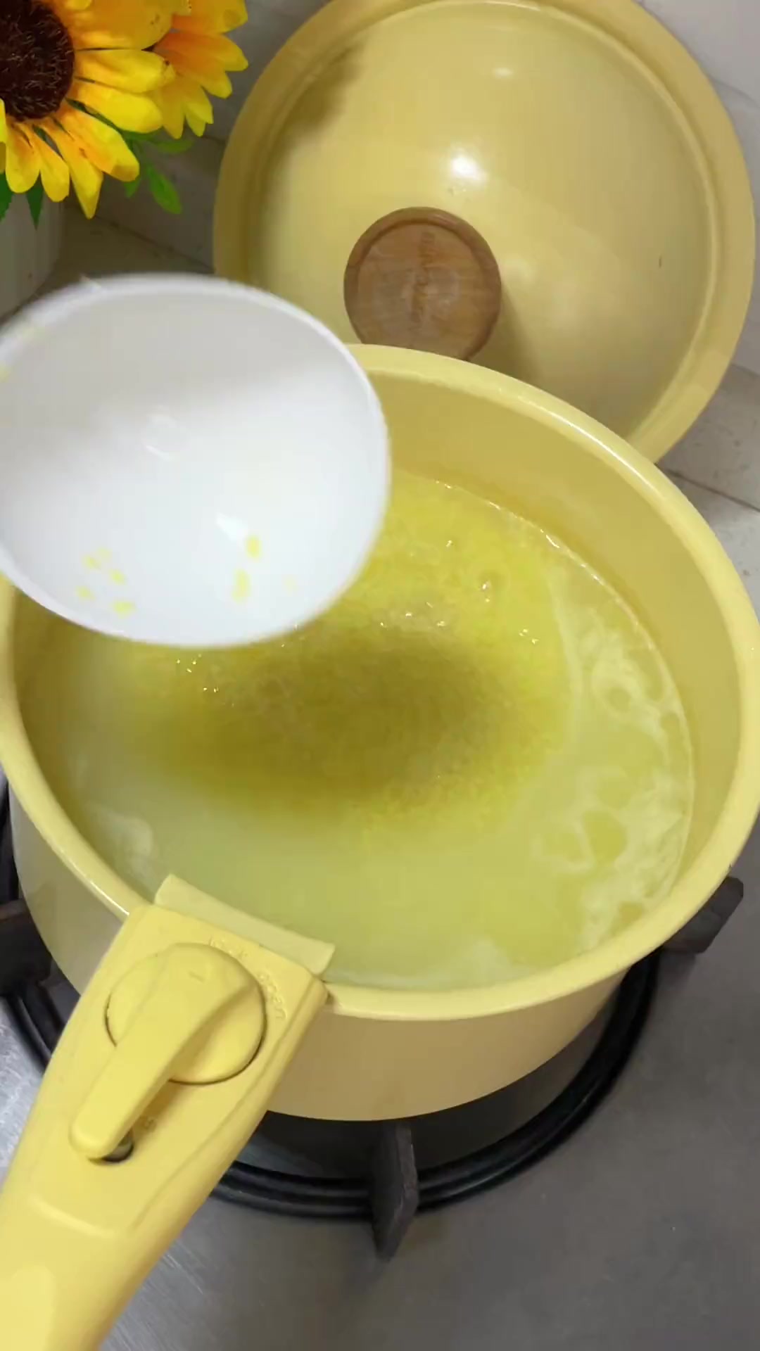 小米粥与肉包子的搭配