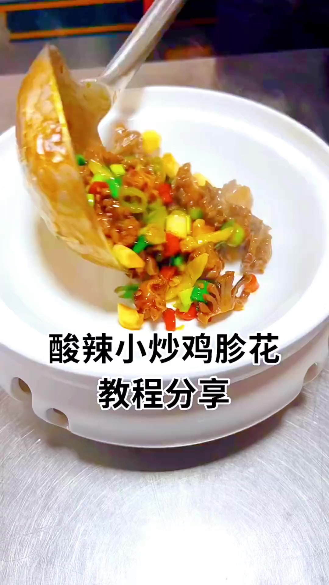 小炒汁比例:鸡精40克,味精50克,白糖25克,东古酱油300克,蚝油250克,美级鲜10