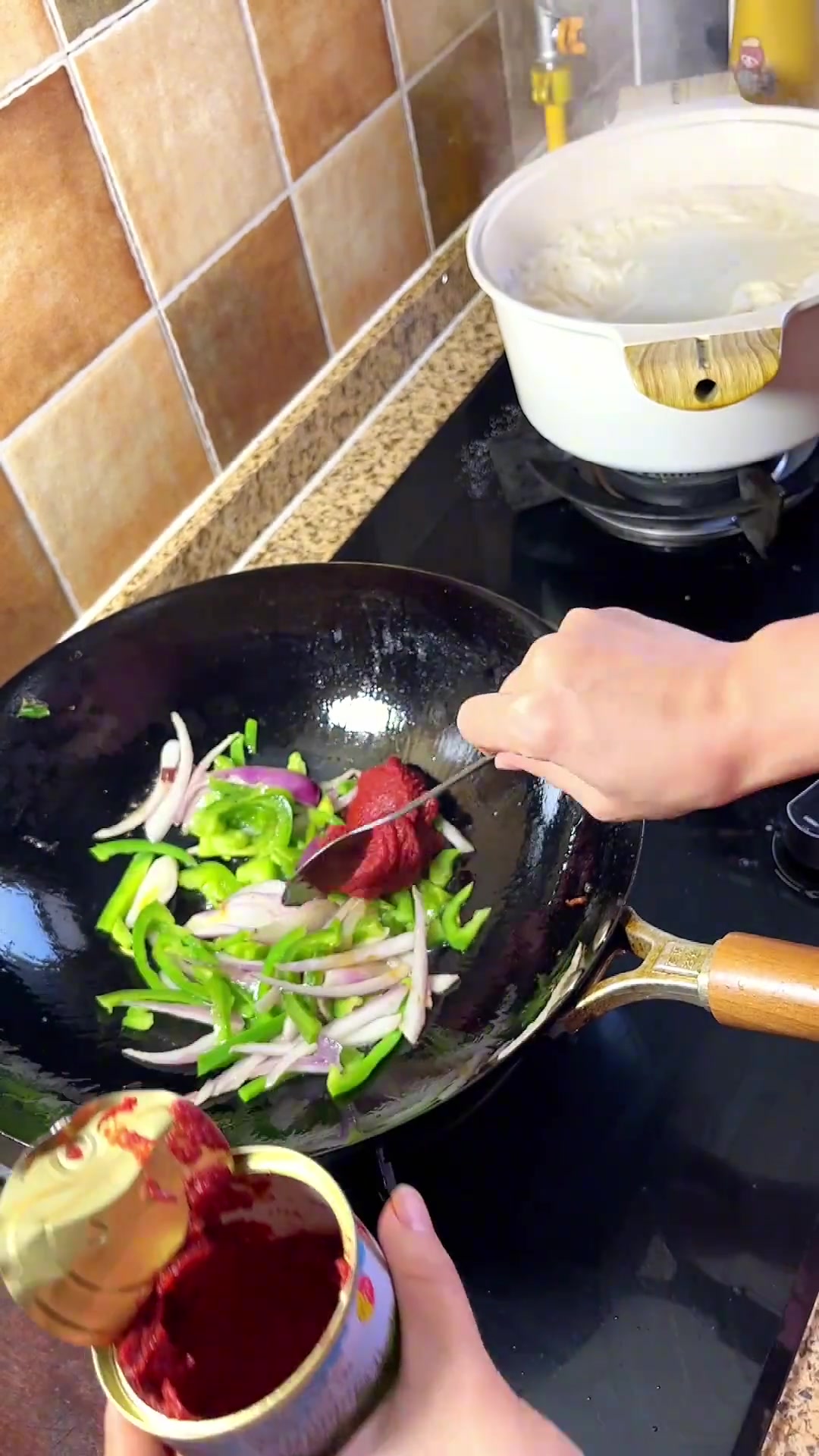 超香炒面教程！肉香菜鲜，好吃到停不下来！