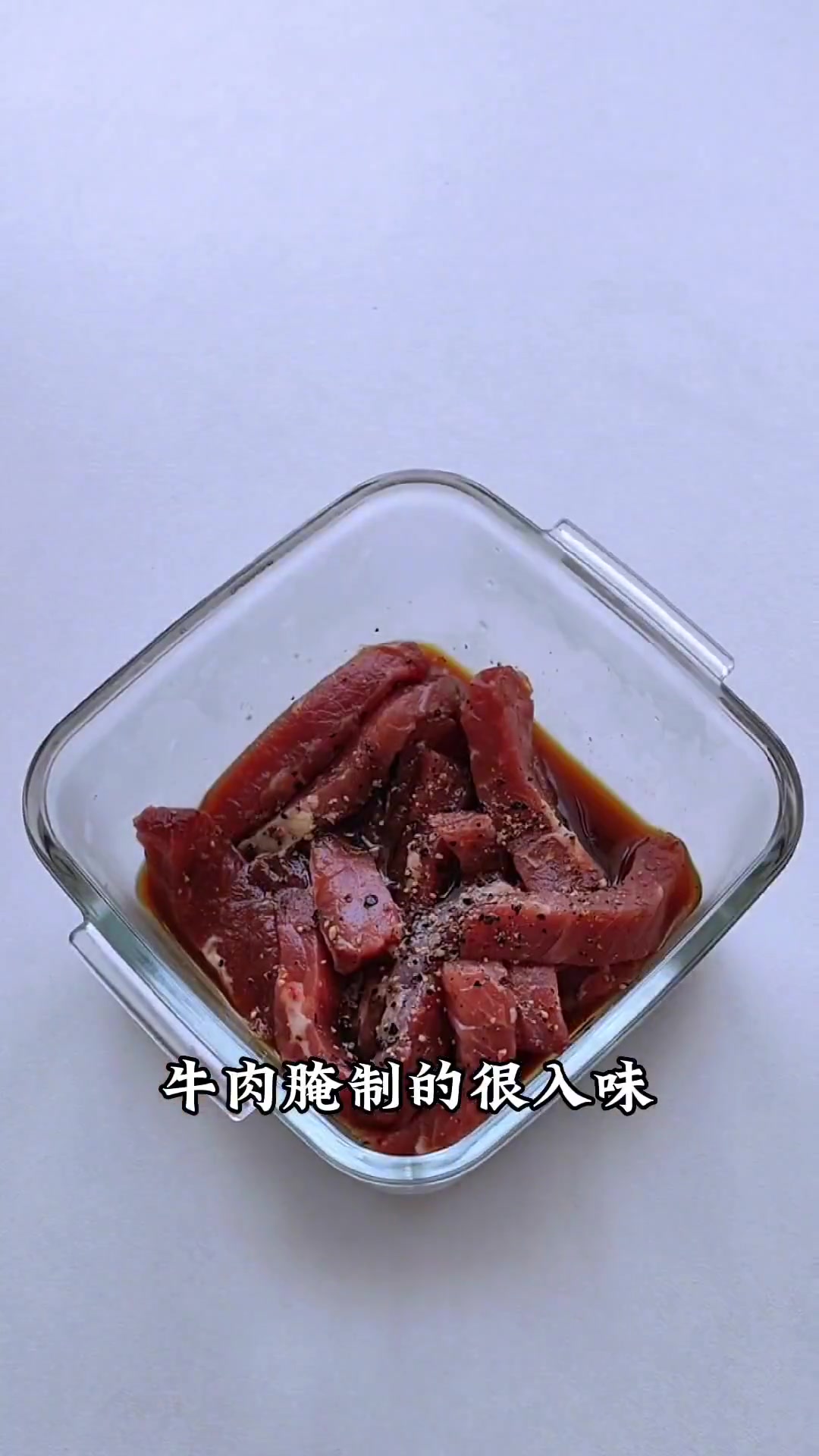上班带饭减脂:土豆炒牛肉+蒜蓉西兰花,厚乳甜菜根饮品