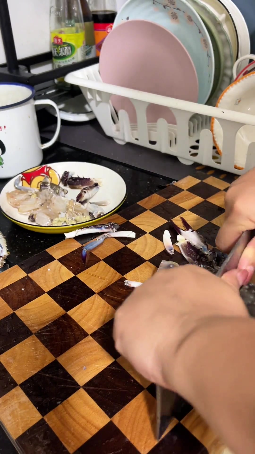 托鬼子的福,以后的海鲜怕是没得吃了,白蟹炒年糕了解一下