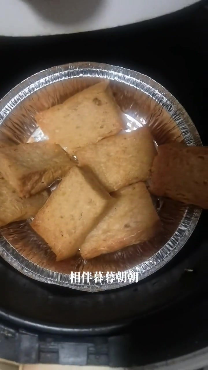 买的湖北公安县生产的鱼糕,用空气炸锅烤了吃,味道很不错