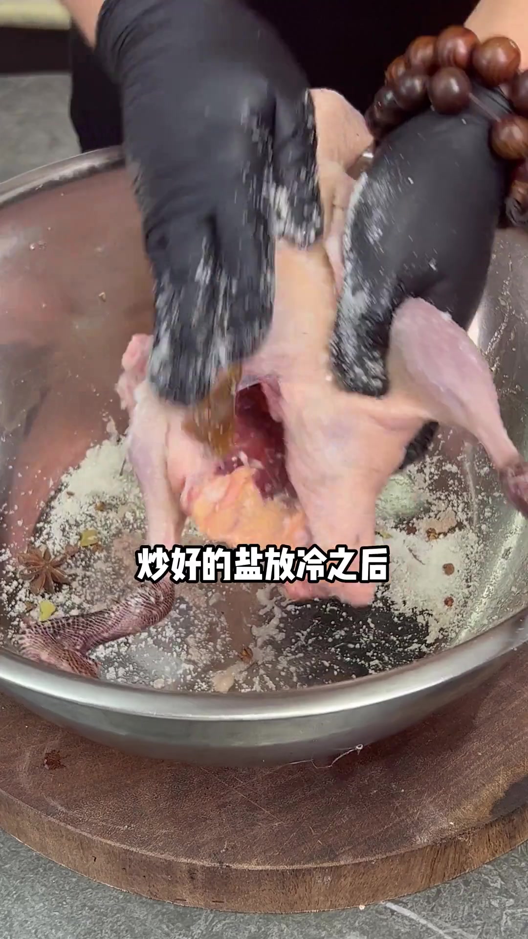 多地盐水鸭做法各异,星级大厨教你南京盐水鸭家常做法