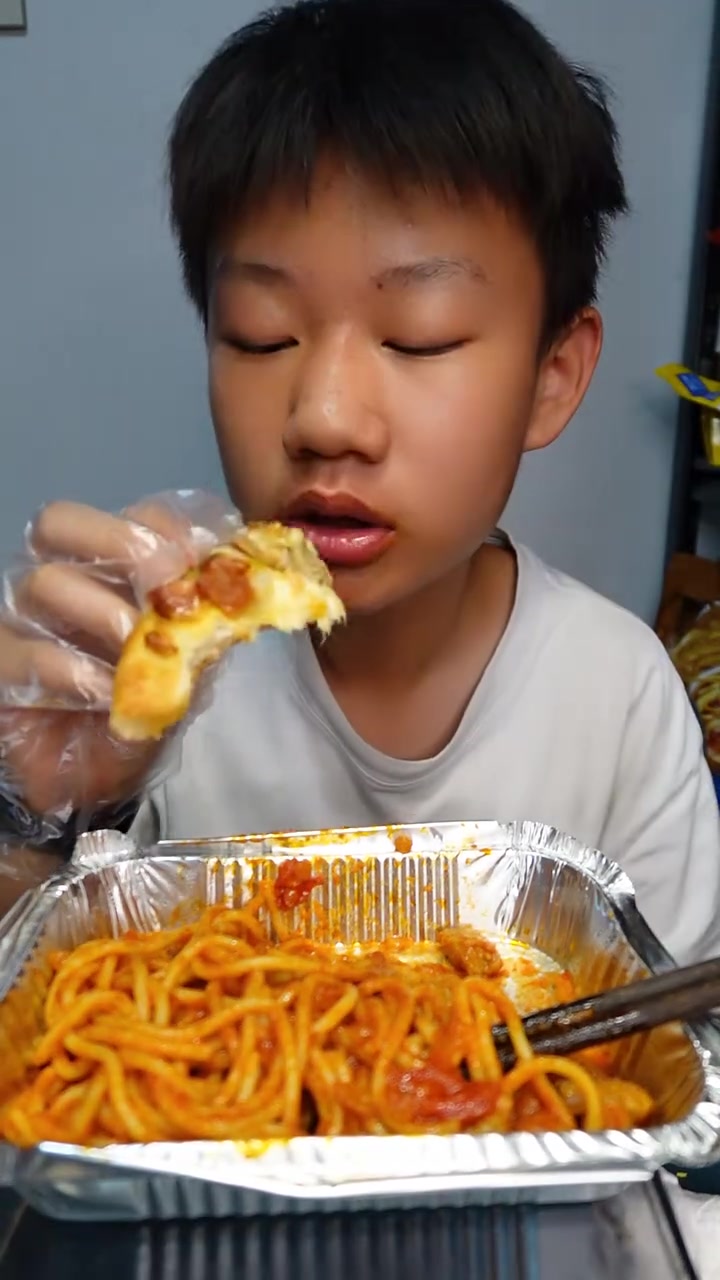 美味必胜客肉酱意面,经典意式风味,令人回味无穷