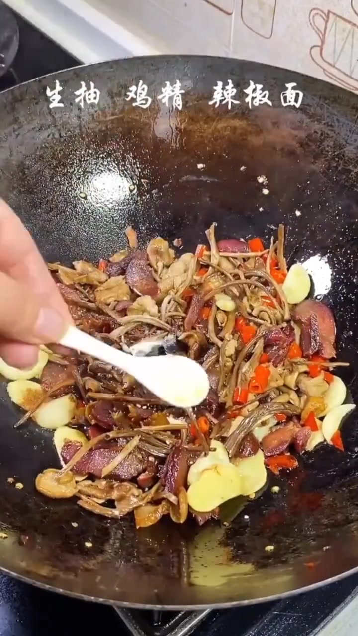 茶树菇腊肉做法超简单,快来一起学!