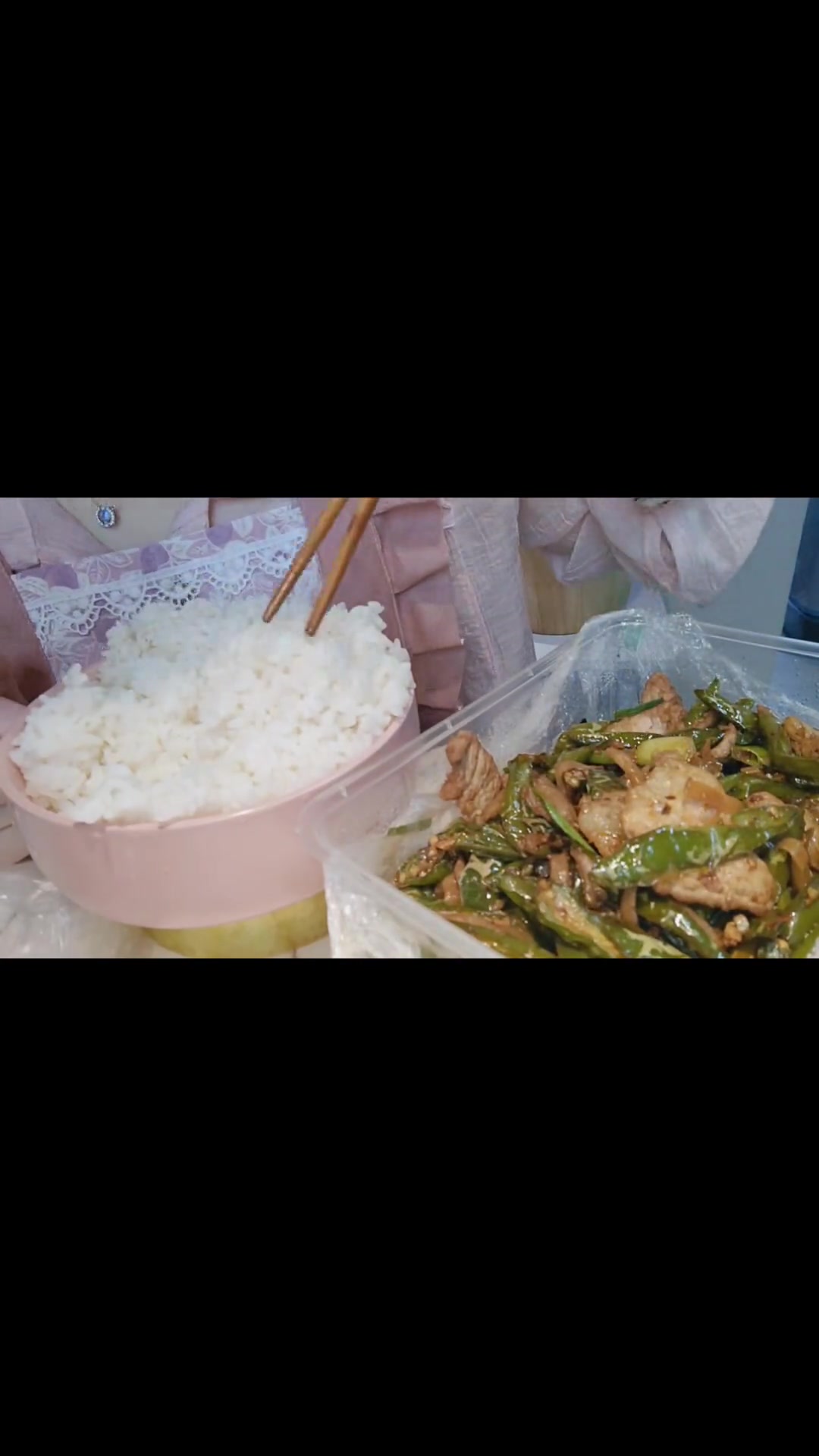 想吃回锅肉不会做,点外卖配稀饭开吃!