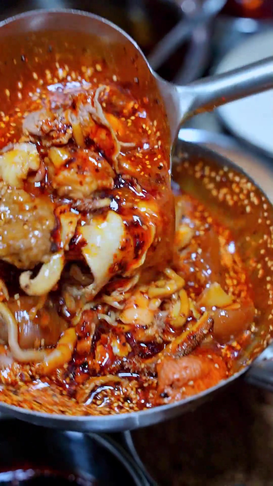 这家麻辣记骨头汤冒菜真的好吃,干拌红油都很不错,之前很多朋友在昆明走廊应该吃过吧,现在南亚