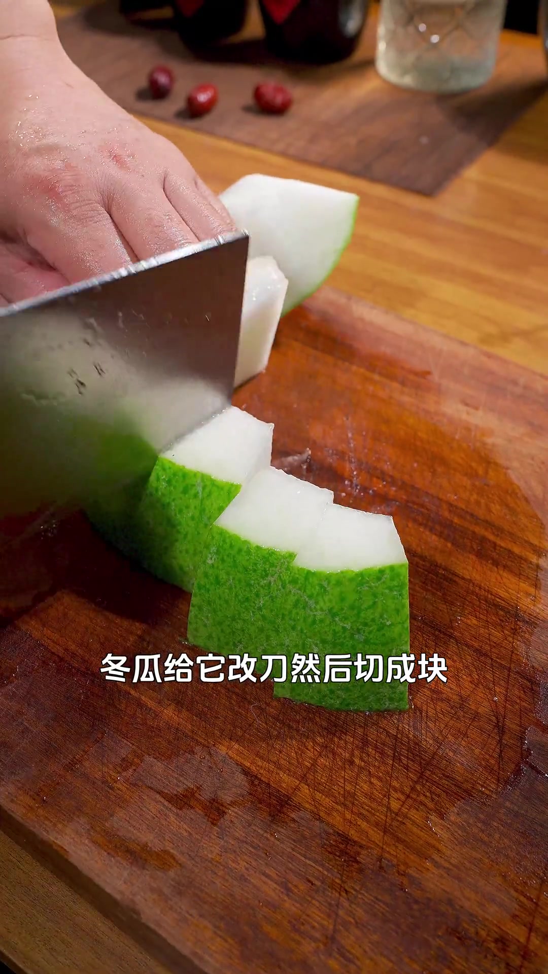 炎热的夏天可以多喝喝这个冬瓜菌菇排骨汤~