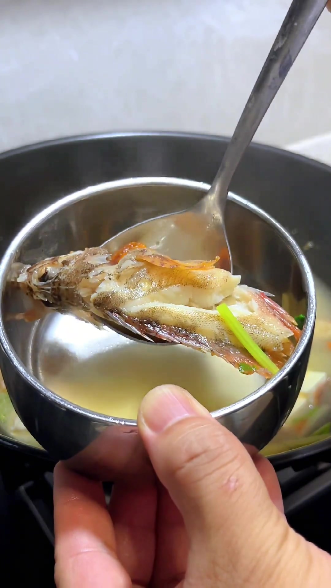 特别适合孩子吃的石九公豆腐汤,汤鲜肉嫩特别营养
