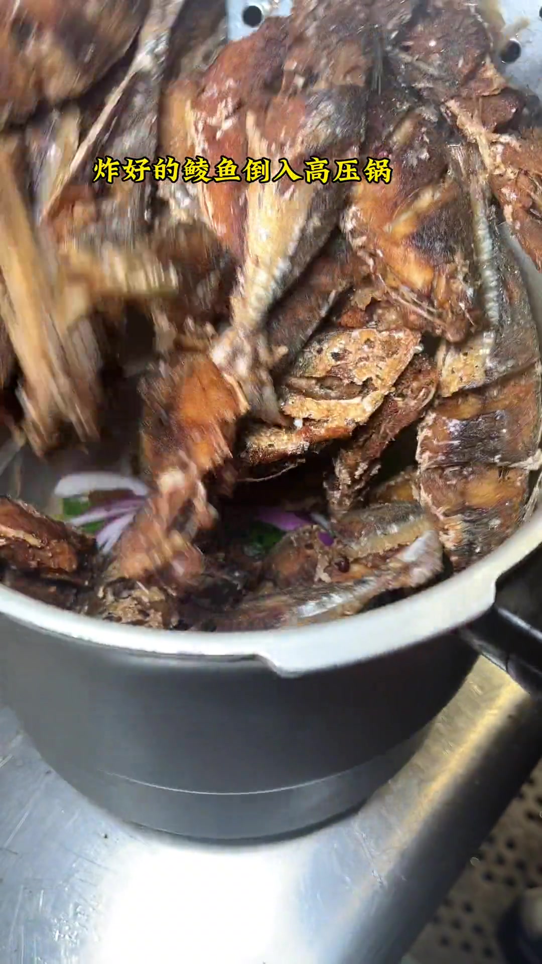 三十秒教会你连骨头都能吃的豆豉鲮鱼做法
