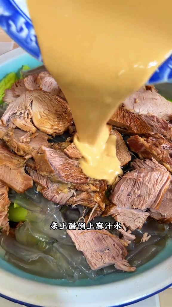 夏天来这道菜,凉爽下饭!黄瓜粉皮拌肉既当菜又当饭