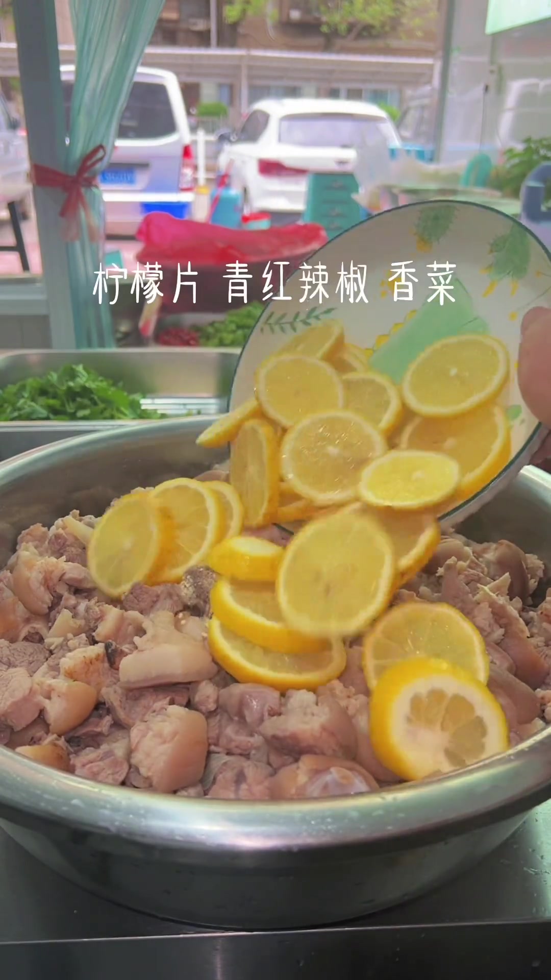 今天来做个柠檬凉拌猪脚