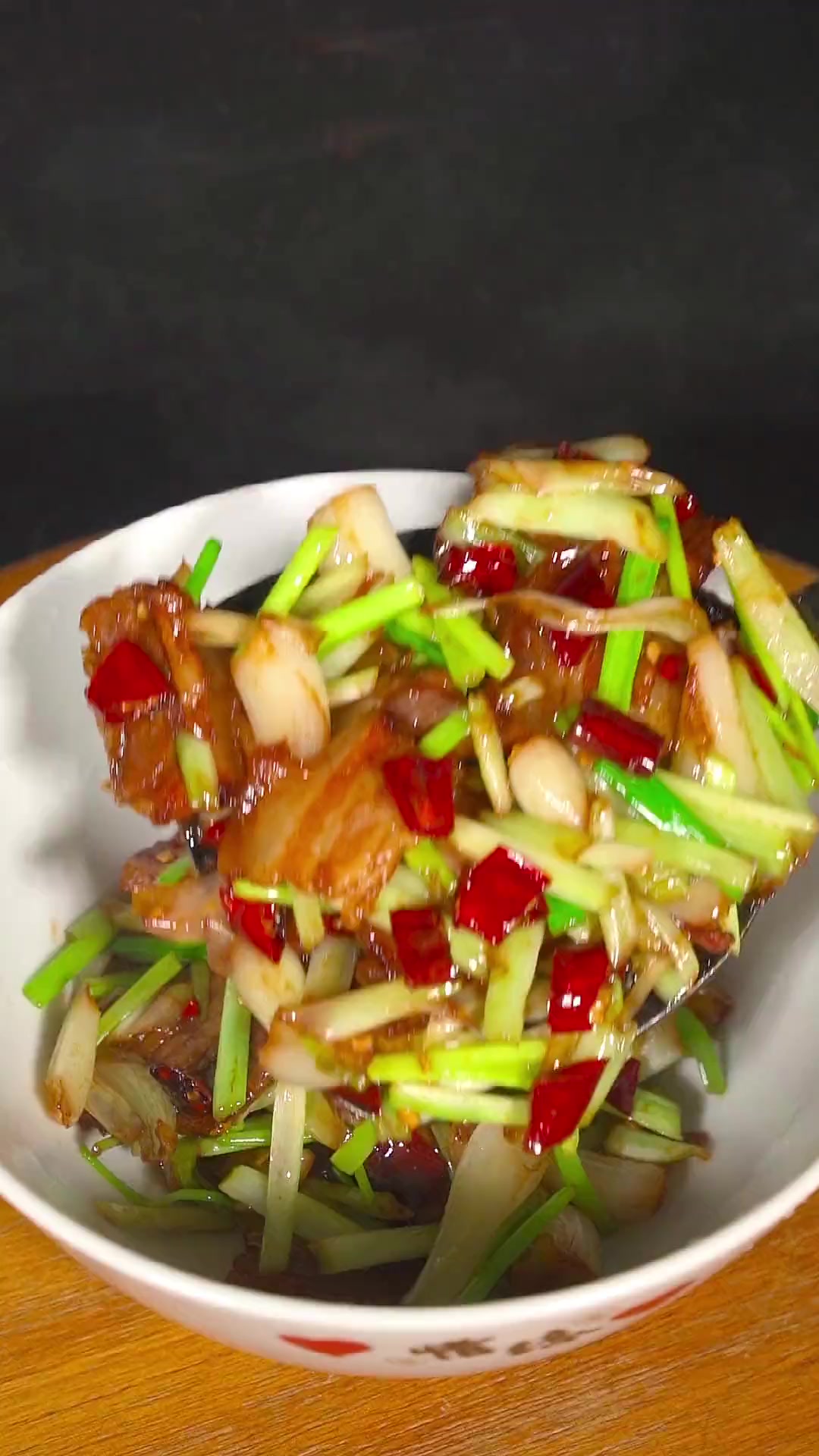 湖南农家经典特色菜，藠（jiào）头炒腊肉，满满都是家乡的味道