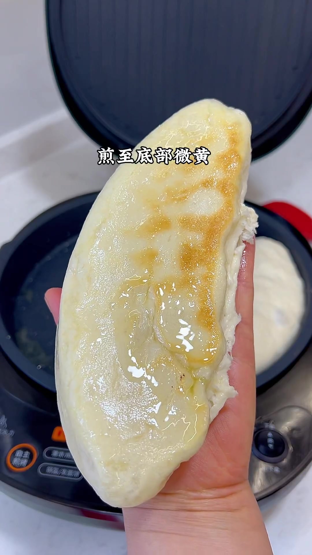 只要家里有电饼铛,就可以做出带有锅巴的大馒头,还是小时候的味道