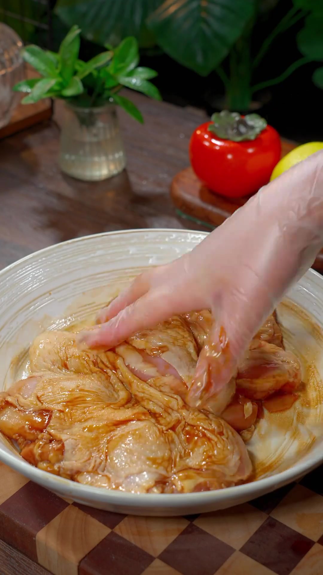 孩子不爱吃饭？试试皮焦肉嫩的香煎鸡腿