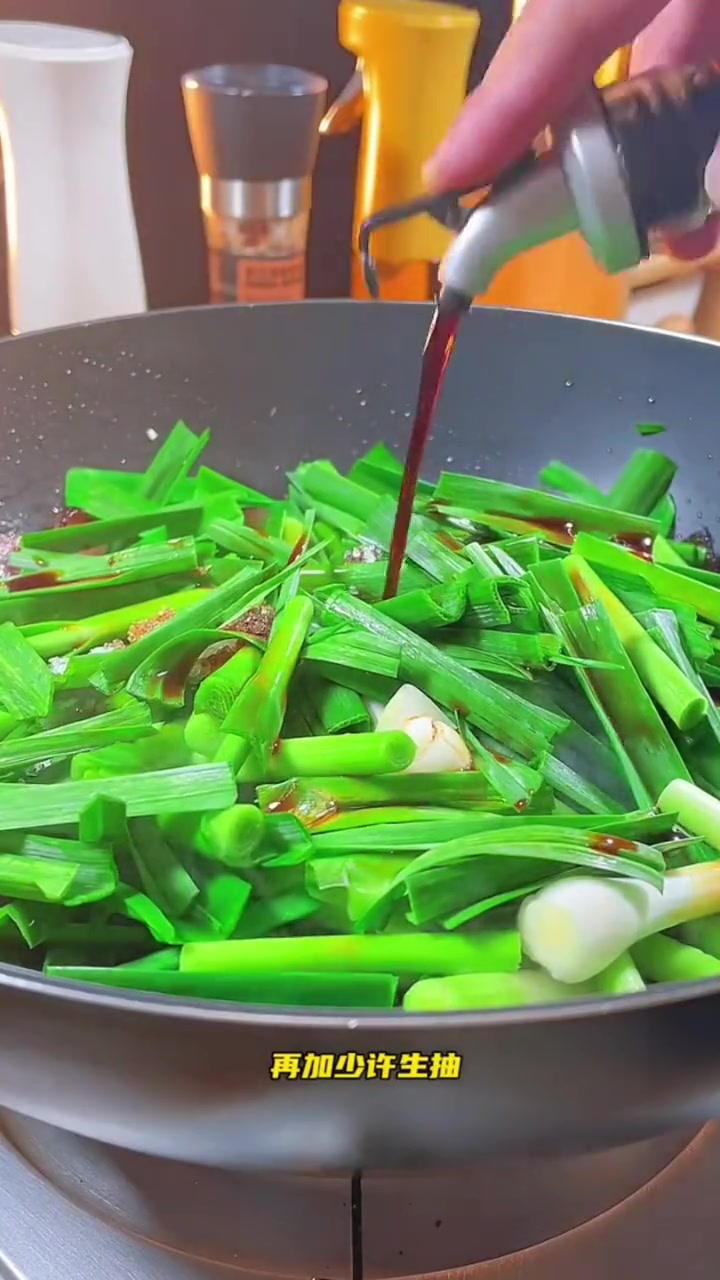 这样炒腊肉不粘锅还好吃