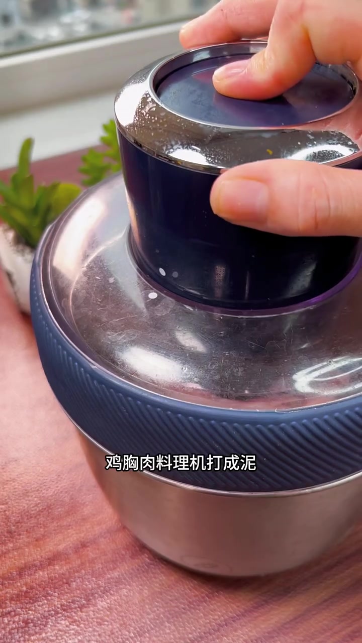 家里有长身体的孩子，秋季要多补充各种营养，好吃又简单的海苔鸡肉蔬菜卷超级受欢迎